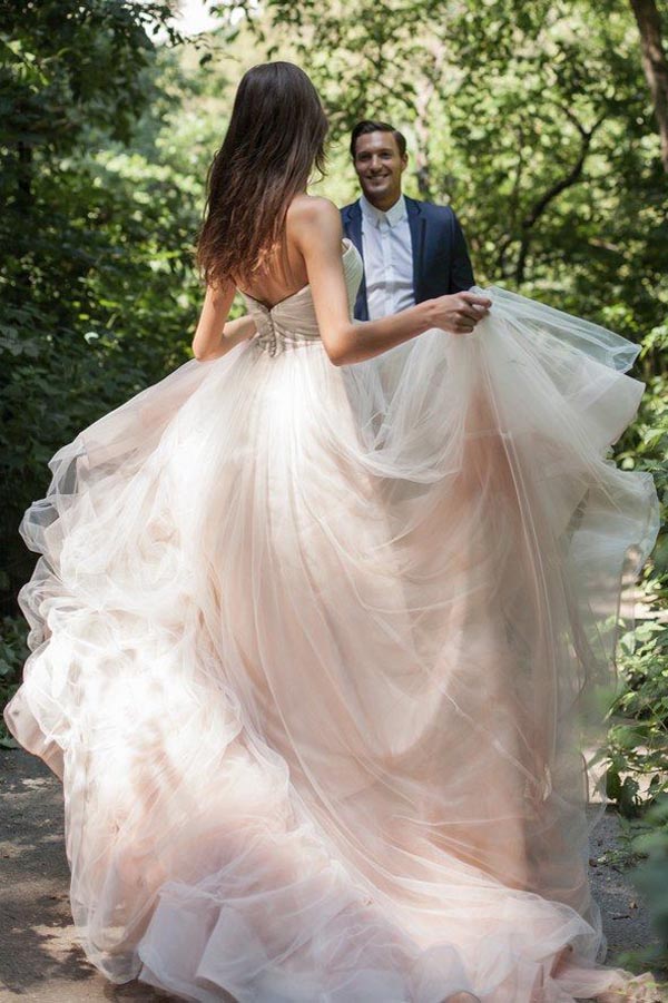 Elegant Tulle Ball Gown Wedding Dress - V-Neck A-Line Silhouette - JLDressCA US18W / Custom Color Elegant Tulle Ball Gown Wedding Dress - V-Neck A-Line Silhouette - JLDressCA US18W / Custom Color