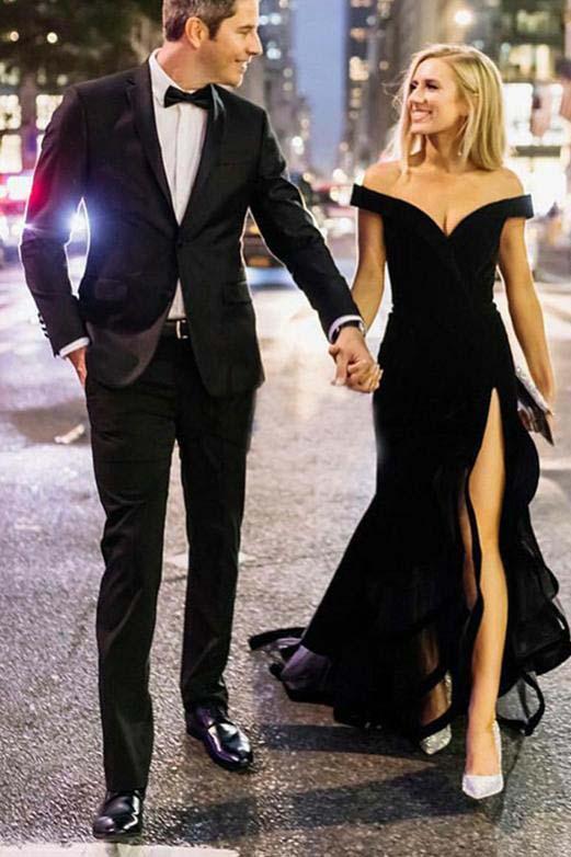 Chic Off the Shoulder Short Sleeves V Neck Long Black Prom Dresses With Slit